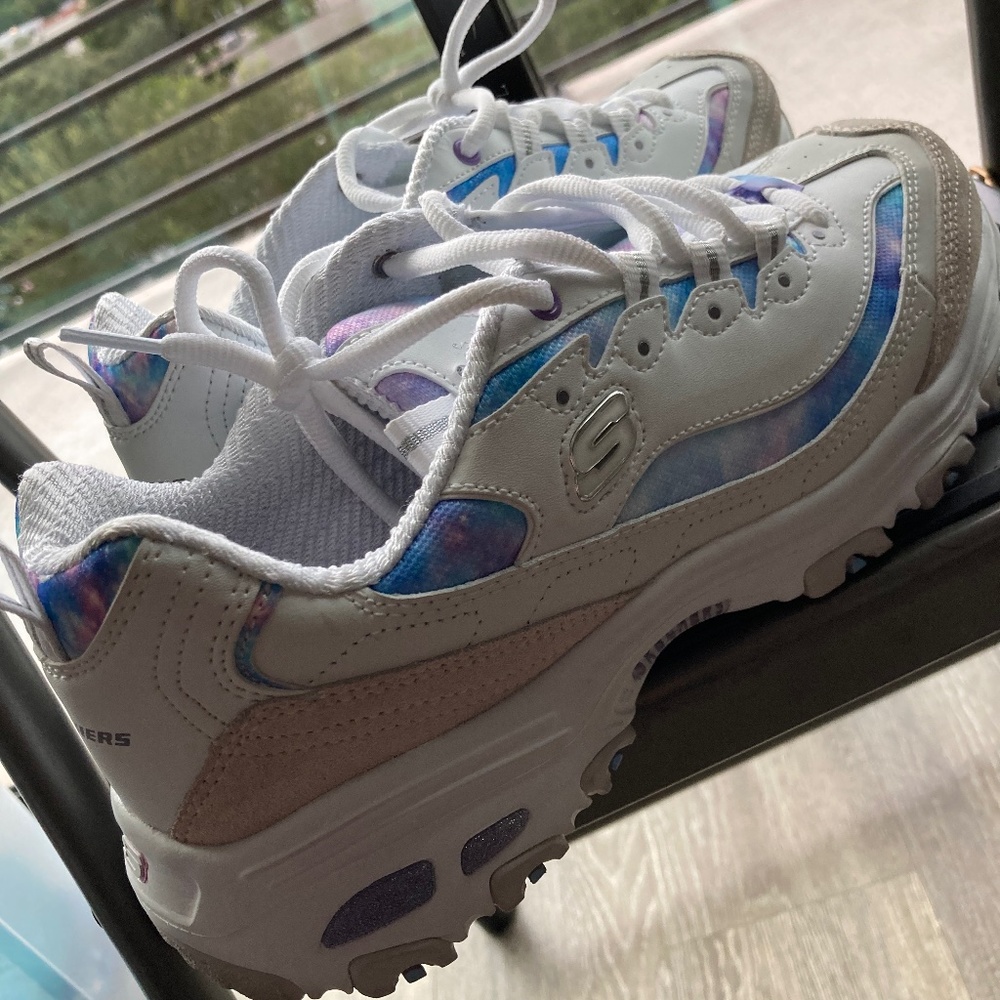 Sketchers Sneakers